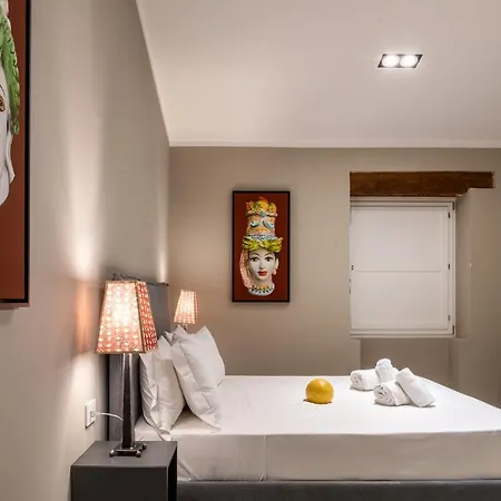 Momento-teatro Greco Guest house