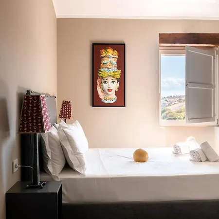 Momento-teatro Greco Guest house